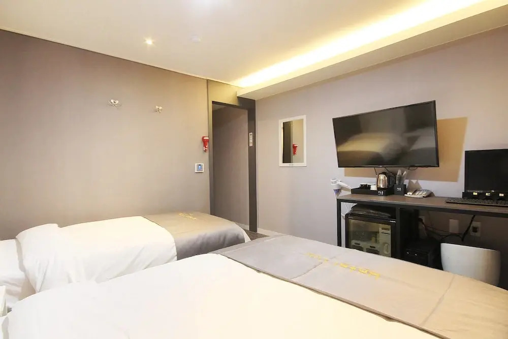 Yeosu Hotel You(여수 호텔 YOU)