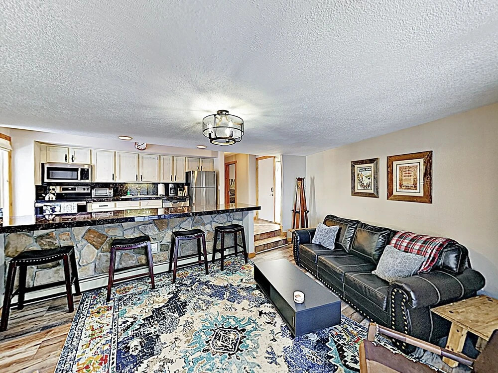 New Listing! Stylish Updated Ski W/ Hot Tubs 2 Bedroom Condo