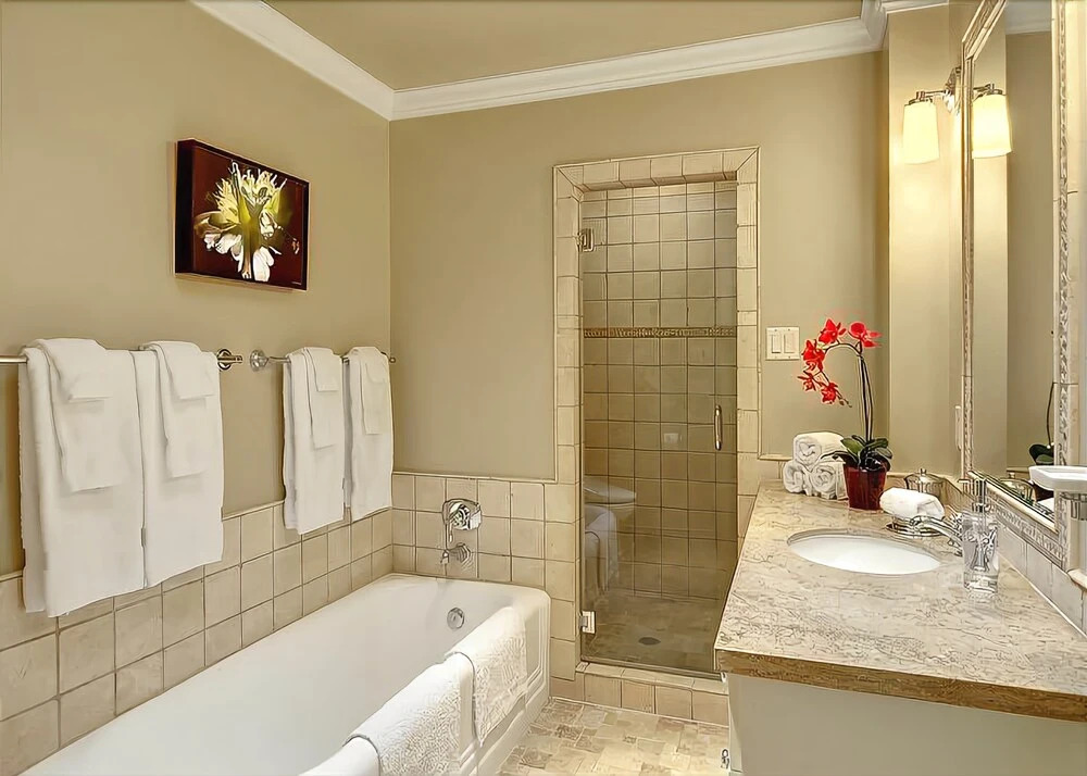 Ravenna Farm House - Four Bedroom Home with Fireplace