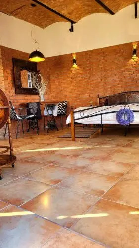 Studio Colonial