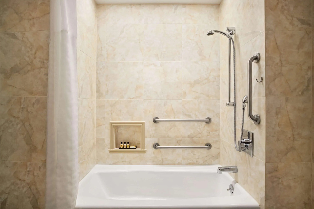 Wyndham Newport Hotel