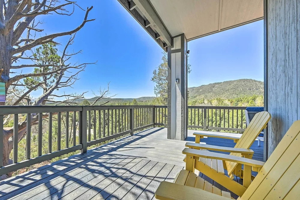 Mtn Views & Gas Fire Pit: Luxe Pine Escape!