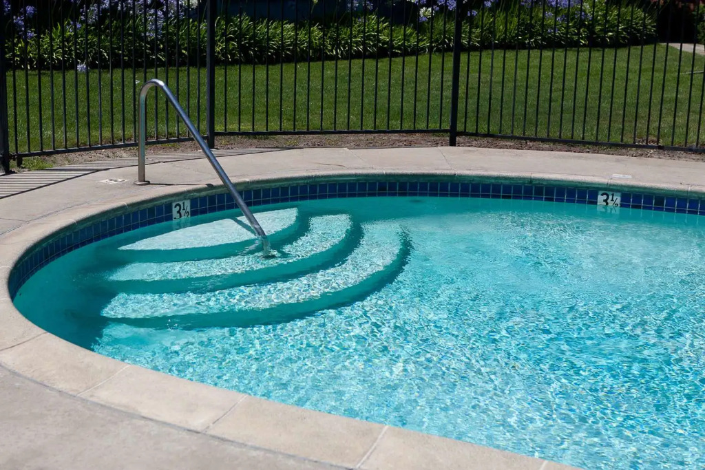 Coral Reef Inn & Condo Suites