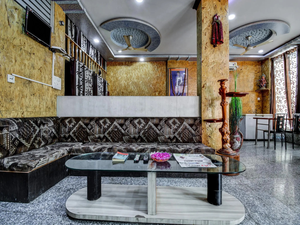 OYO 17250 Hotel Ganesham