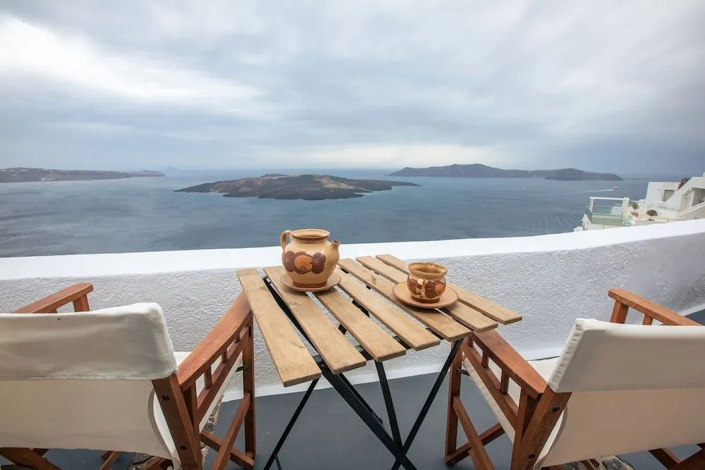 Anemos Fira Caldera View