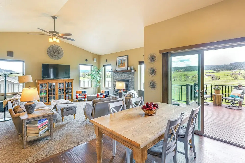 Spearfish Retreat w/ Fireplace + Mountain Views!