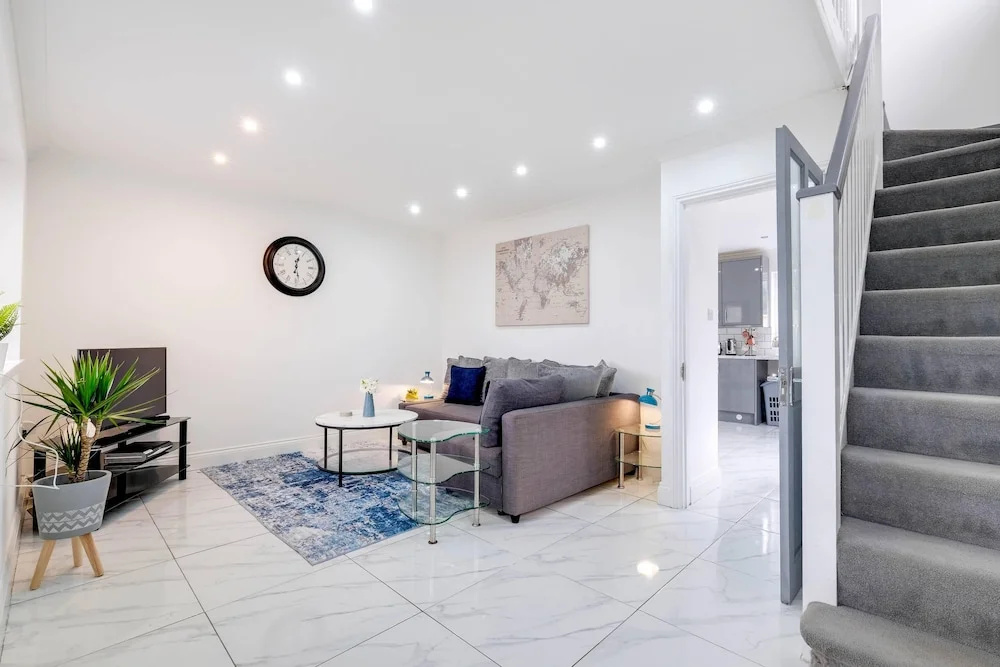 3 Bedroom House with Parking in Windsor