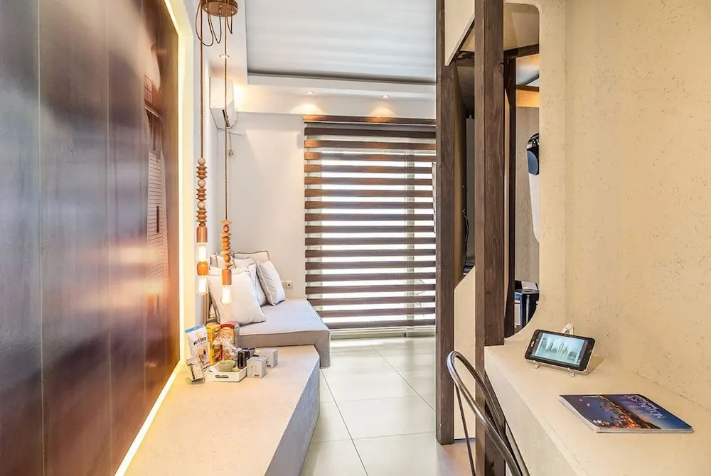 Harbor Suites