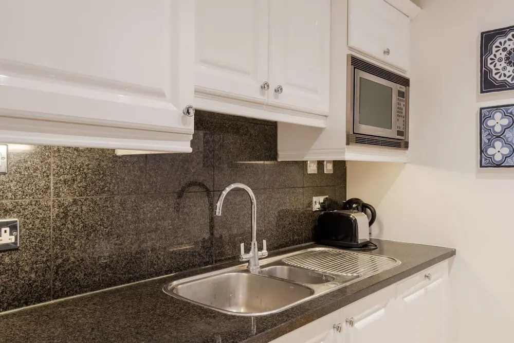 Central 2BR Home in Heart of Kensington, 4 Guests