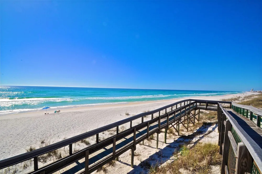 Beach Retreat 3 Bedroom Condo By Coastal Dreamin