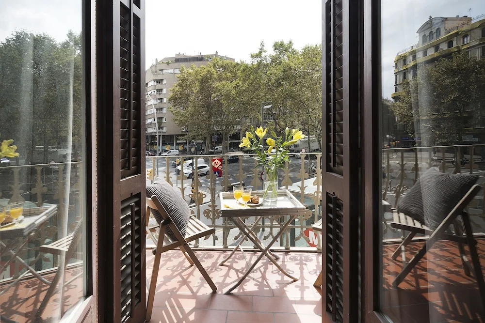 Fira Luxury Nextdoor