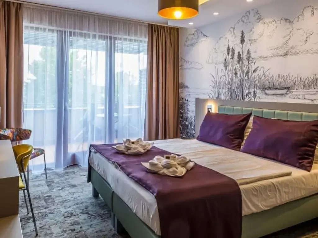 Hotel Golden Lake Resort
