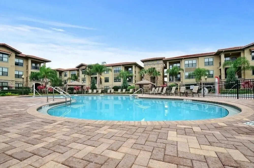 Bella Piazza 3 4