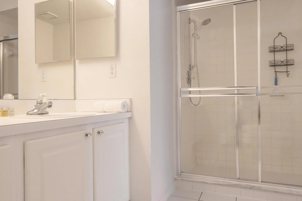 3 Bedroom 2.5 Bathroom Villa with Lakeside Pool, Kissimmee, US