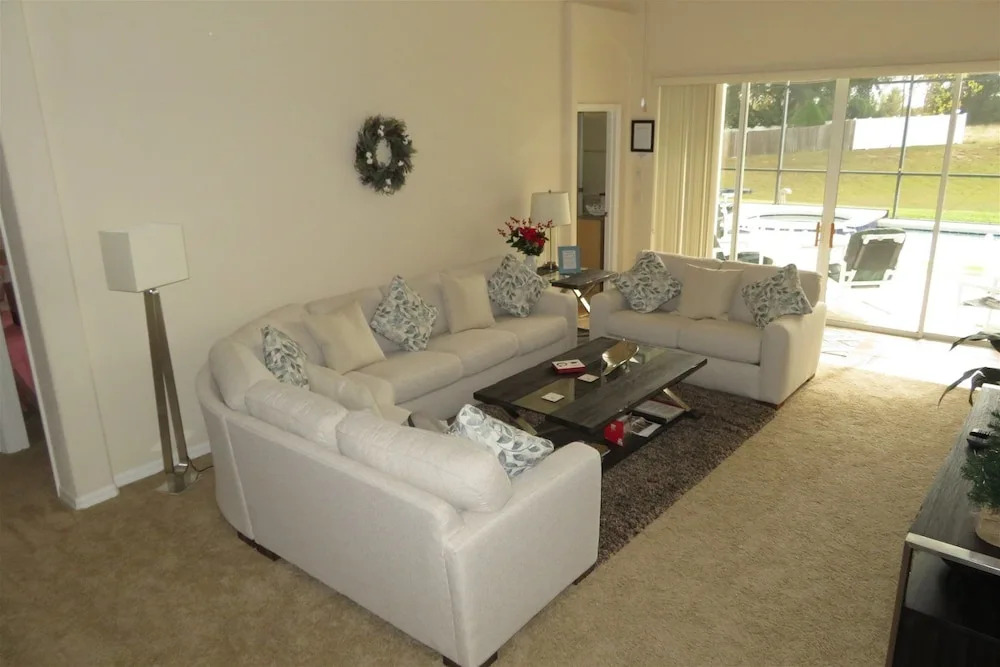 South Facing Pool With no Rear Neighbours Close to Disney