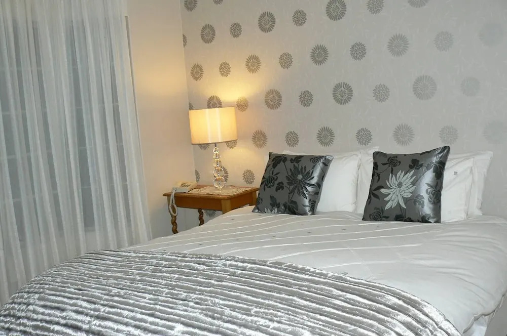 Fully Furnished 3 Bedroom House In in Pentagon Park Bloemfontein