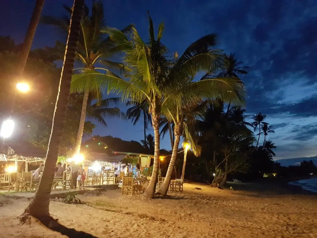 Beachside 3-Bedroom Townhouse w Private Pool at 70 Meters from Beach