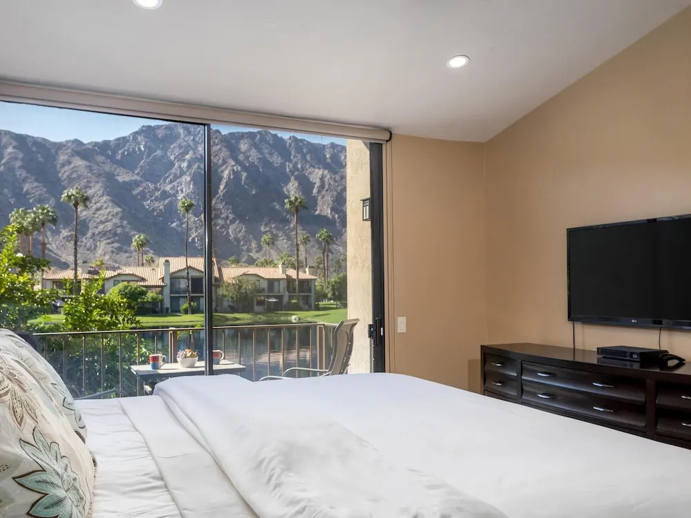 Mountain View Oasis at PGA West by Acme House Company