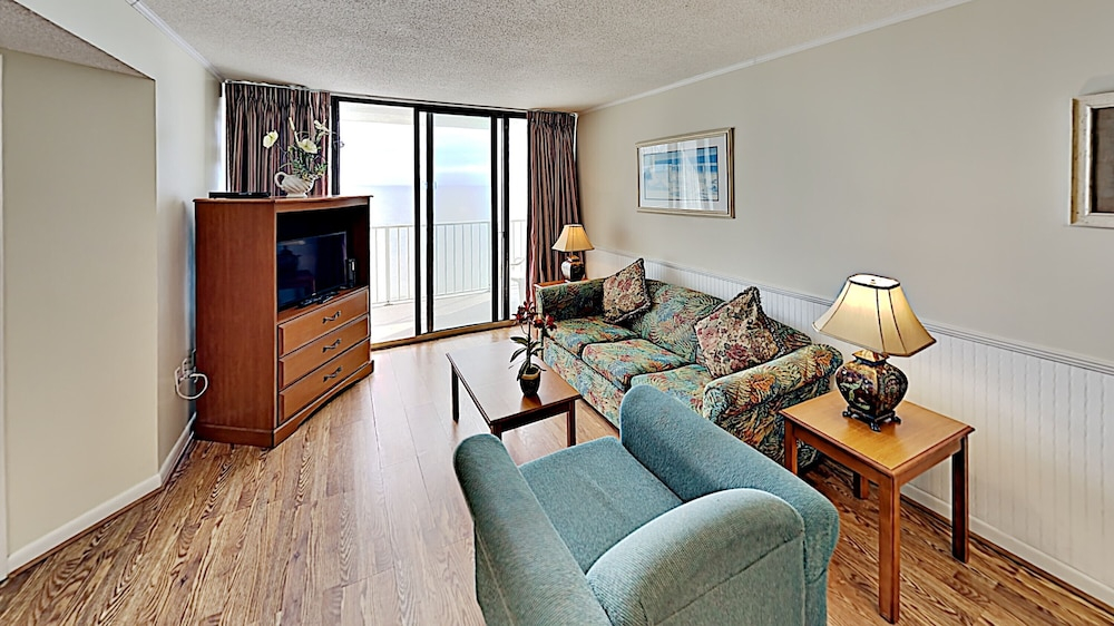 Sands Beach Club 1022