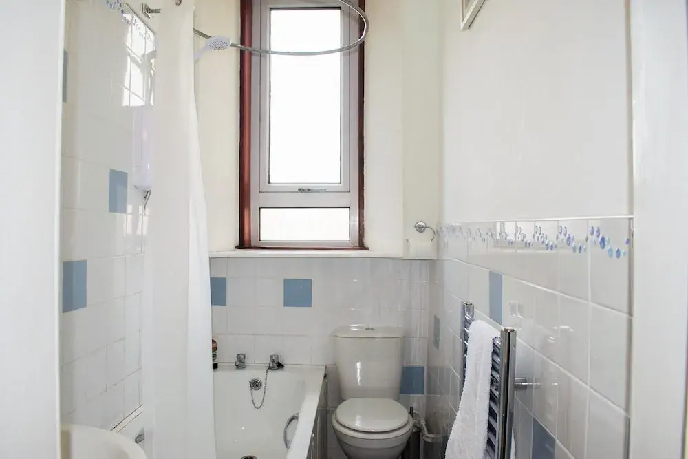 Bright 2 Bedroom Home in Edinburgh