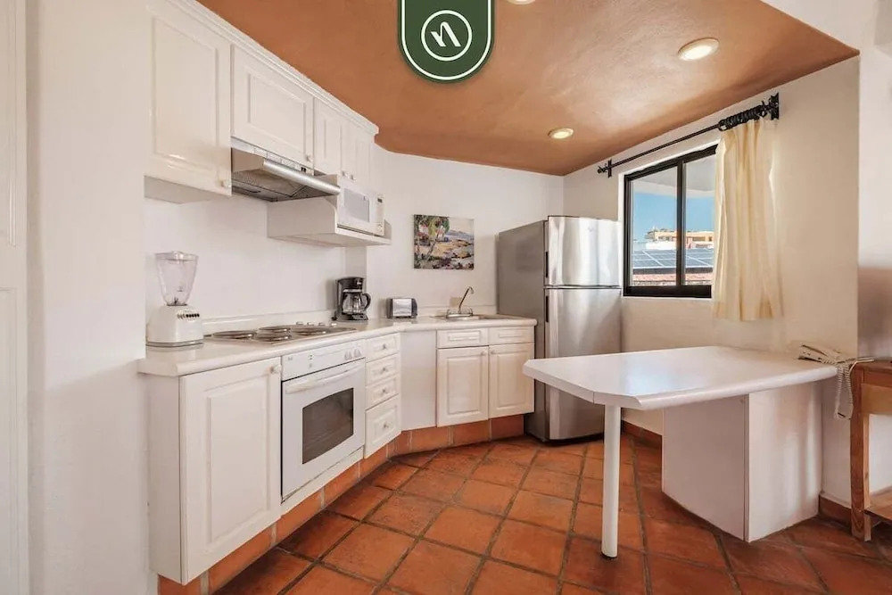 Amazing 2 BR Condo - Partial Oceanview - Pool