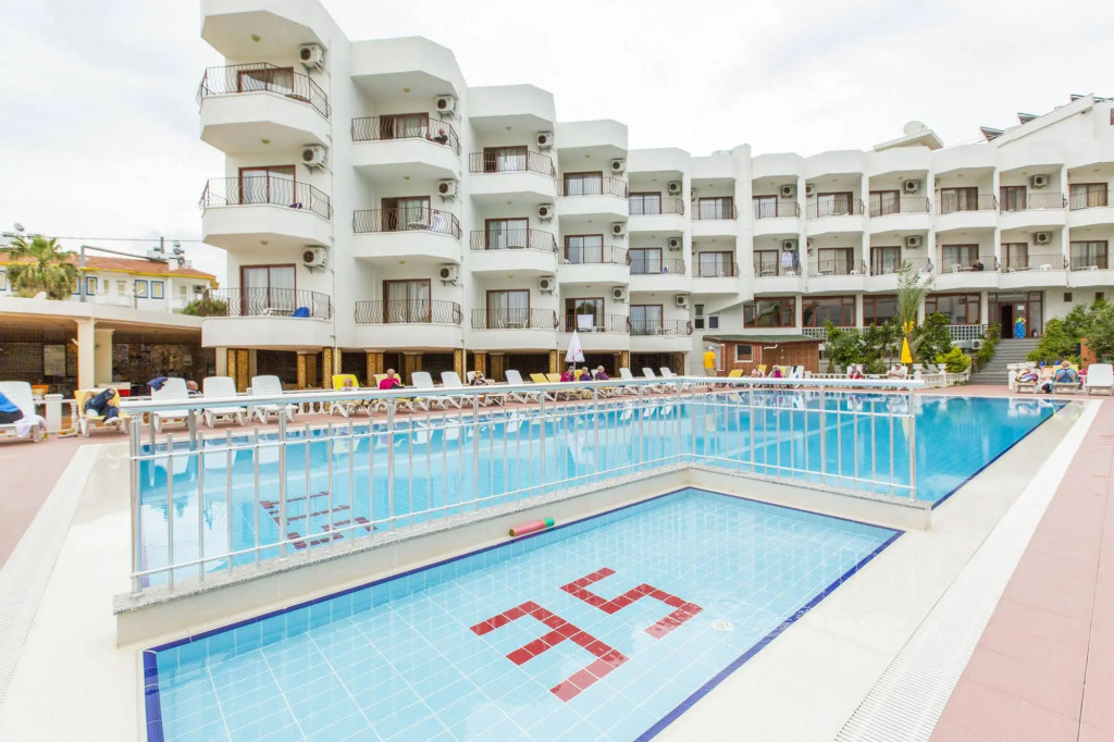 Side Resort Annex