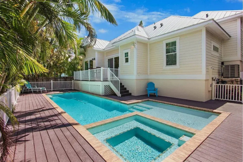 Fanta Sea 4 Bedroom Home by RedAwning