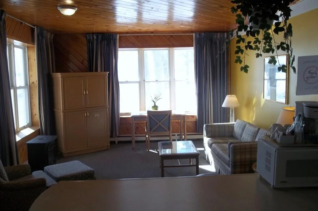 Stoco Lake Lodge