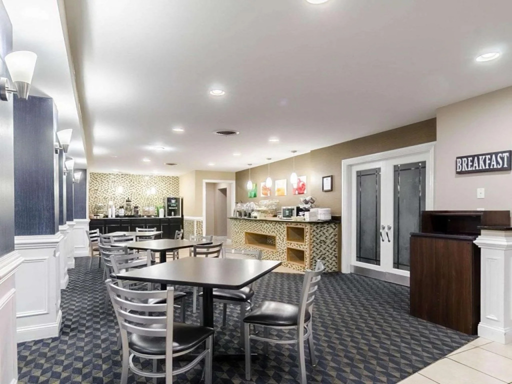 Rodeway Inn & Suites Williamsburg Central