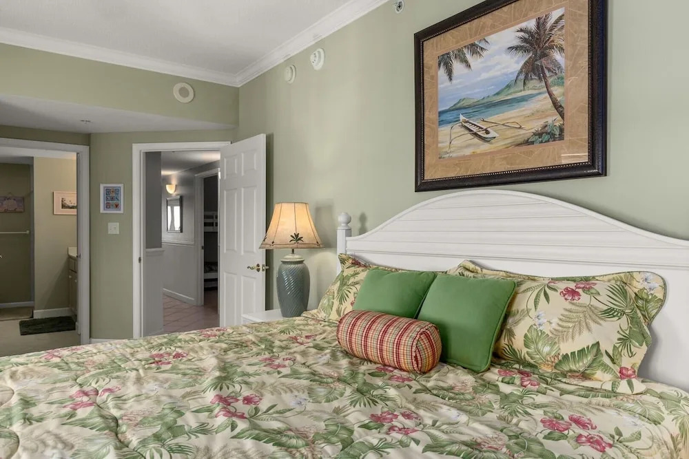 Avalon 507 3 Bedroom Condo by RedAwning