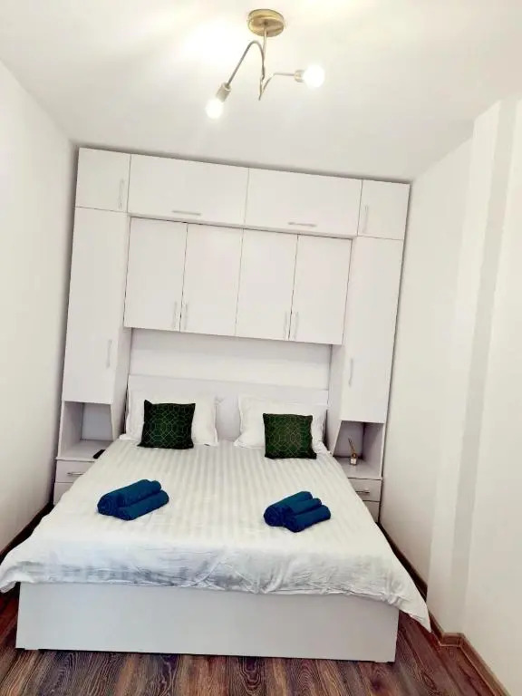 Christopher Apartment
