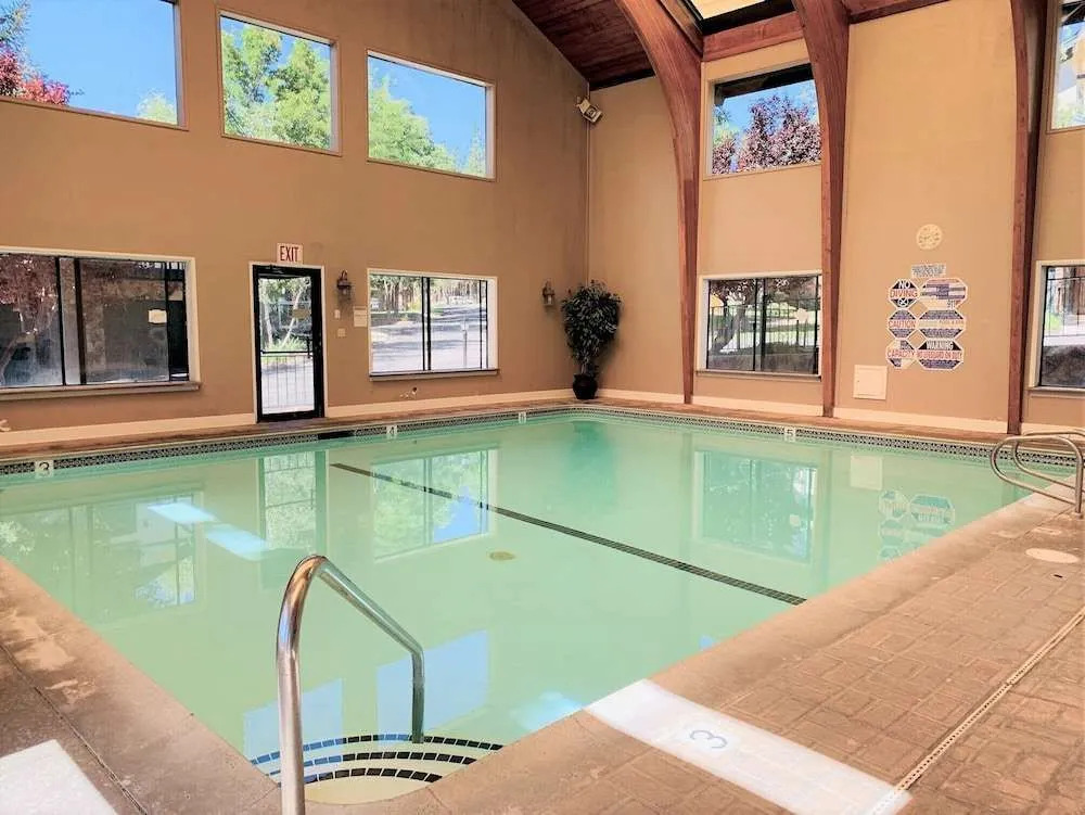 Lakefront Viking Oasis