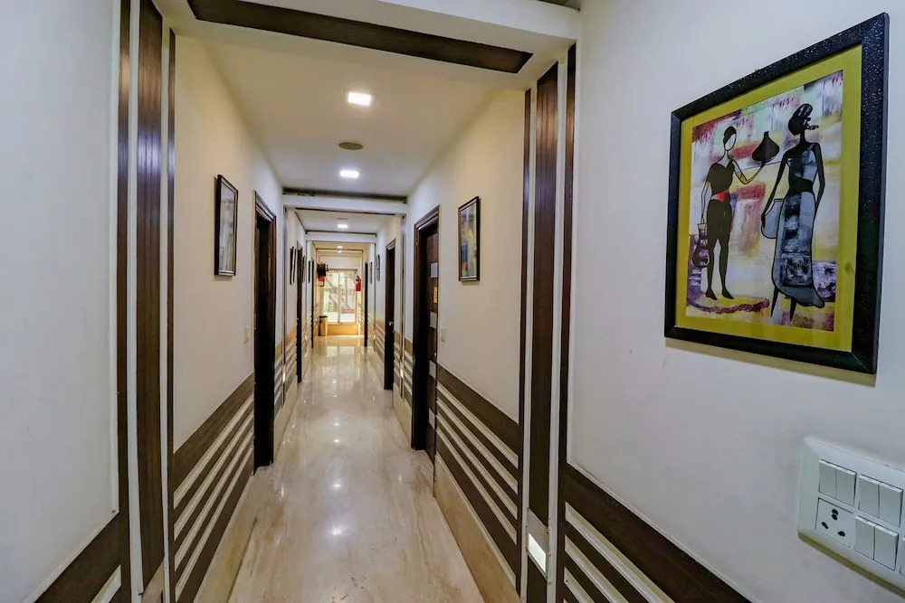 Fabhotel Admire Suites