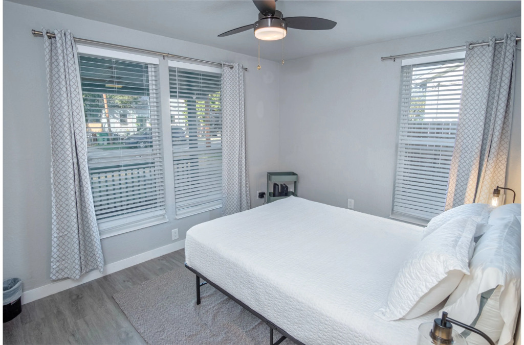 Stylish 4 Br/2ba Renovated Home Near Downtown