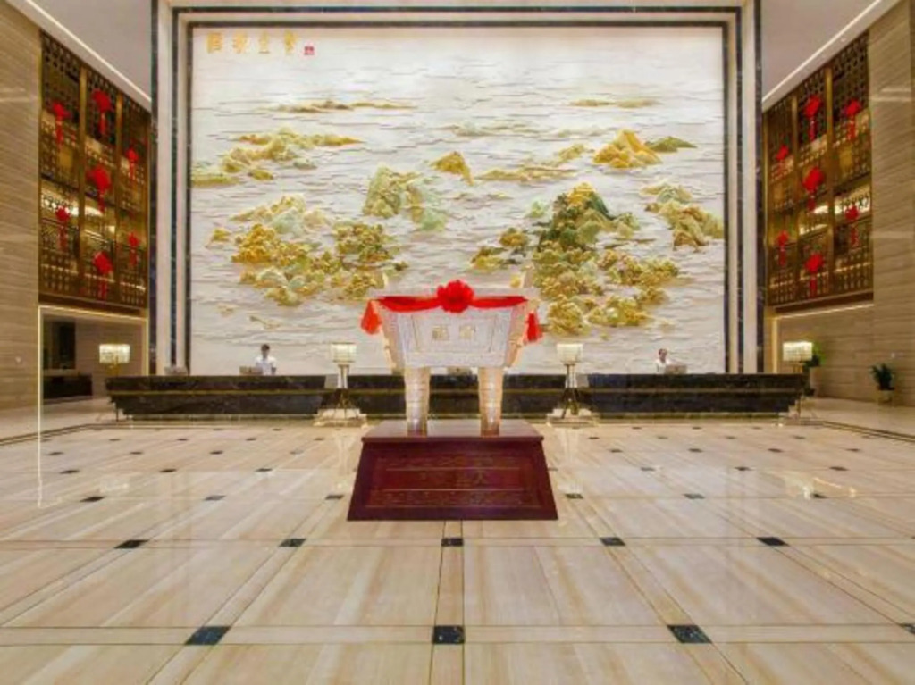 Royale Tower Hotel