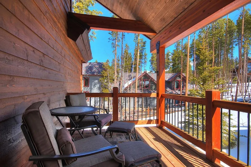 Mountain Majesty Manor