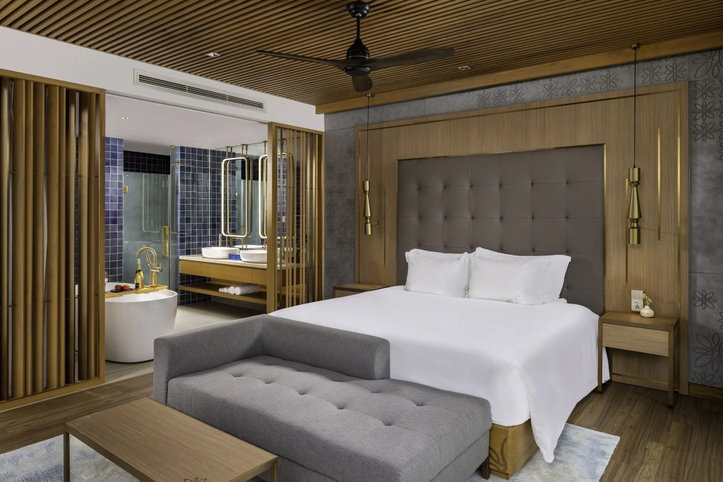 Wyndham Royal Beachfront Resort & Spa Danang