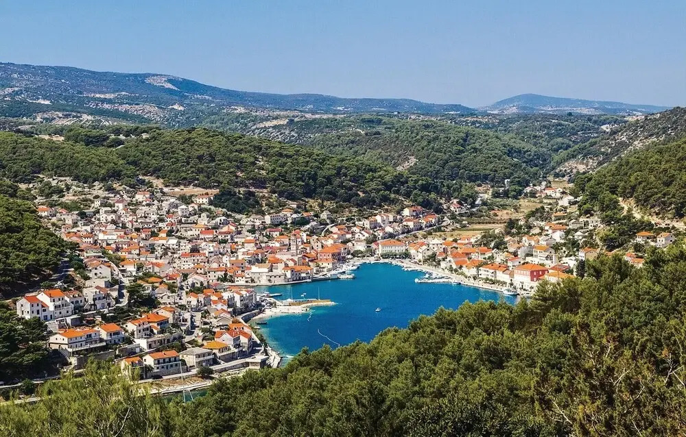 Beautiful Home In Pucisca With House Sea View