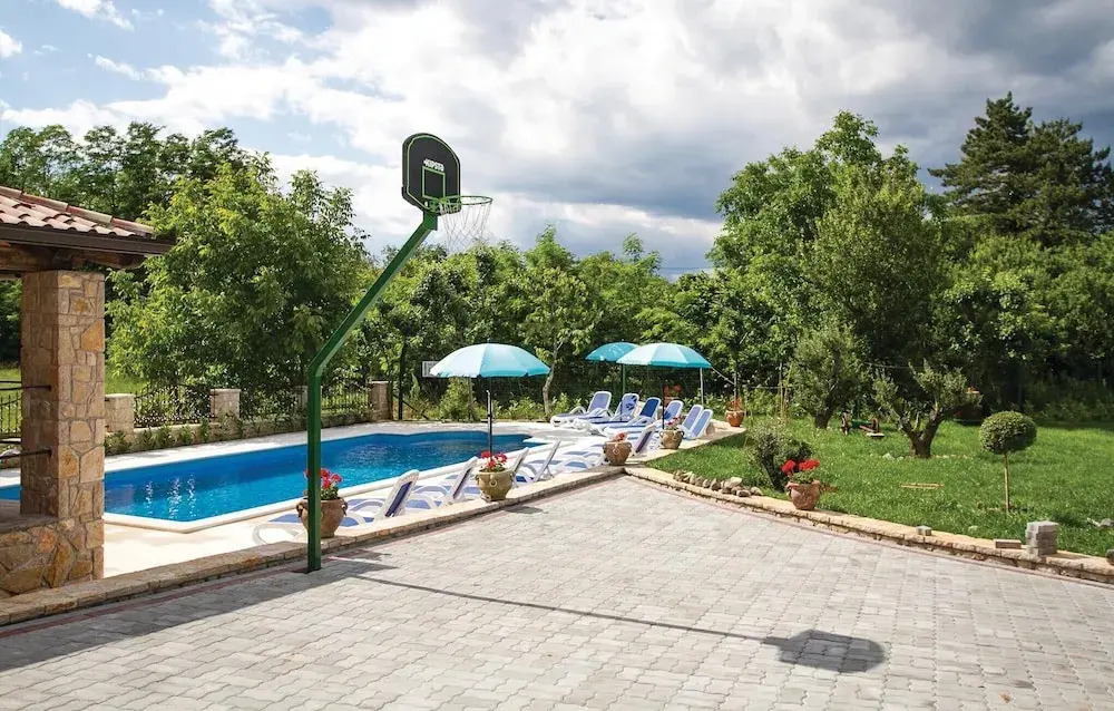 Beautiful Home in Nedescina With Wifi and 7 Bedrooms