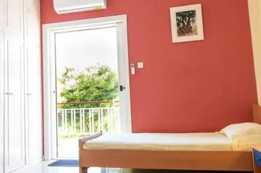 Lavish & Spacious APT with Stunning Seaview, 10 Min ATH Airport