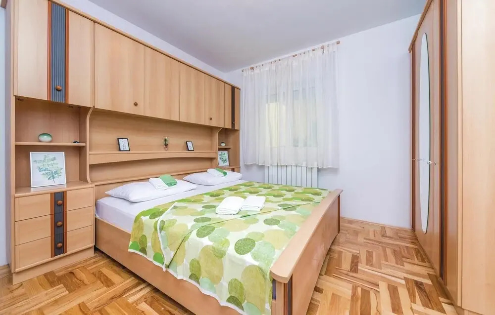 Awesome Home in Kastel Novi with WiFi, 4 Bedrooms & Hot Tub