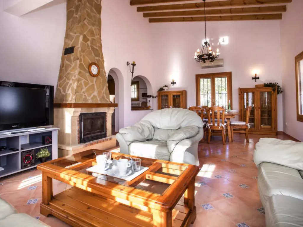 House Ruisenor Falcone