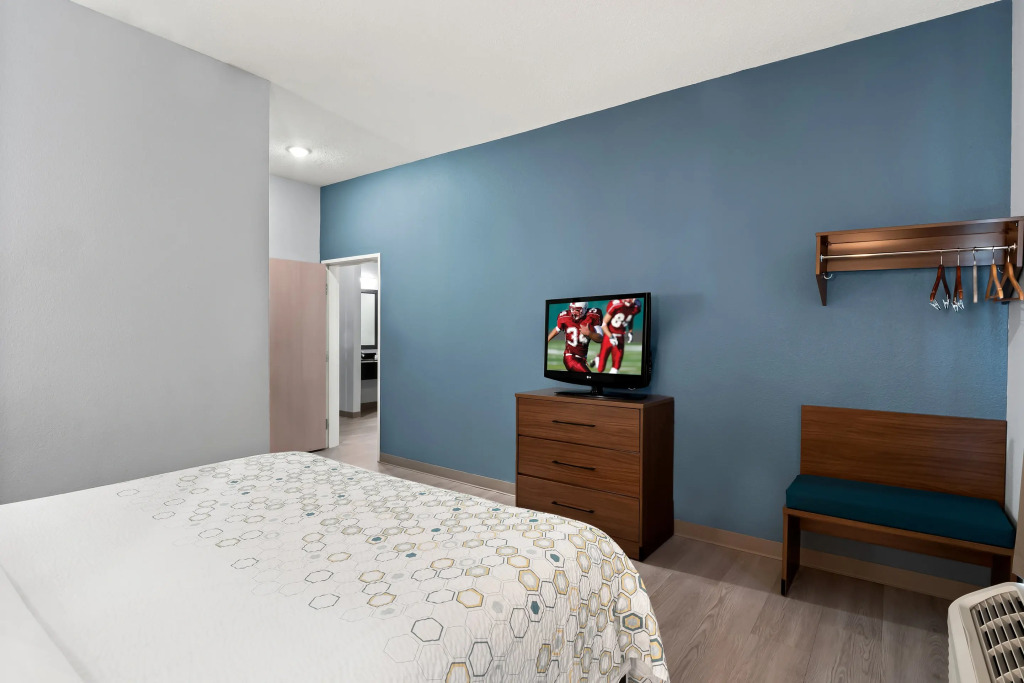HomeTowne Studios by Red Roof East Lansing - Okemos
