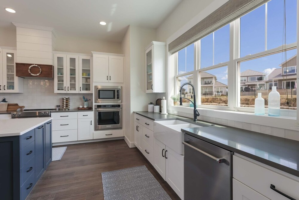 Modern Kingsland Lake Front House w/ Heated Pool!