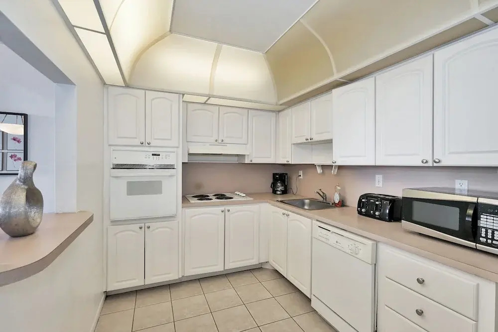 Destination Stays-Ocean View Condo Miami