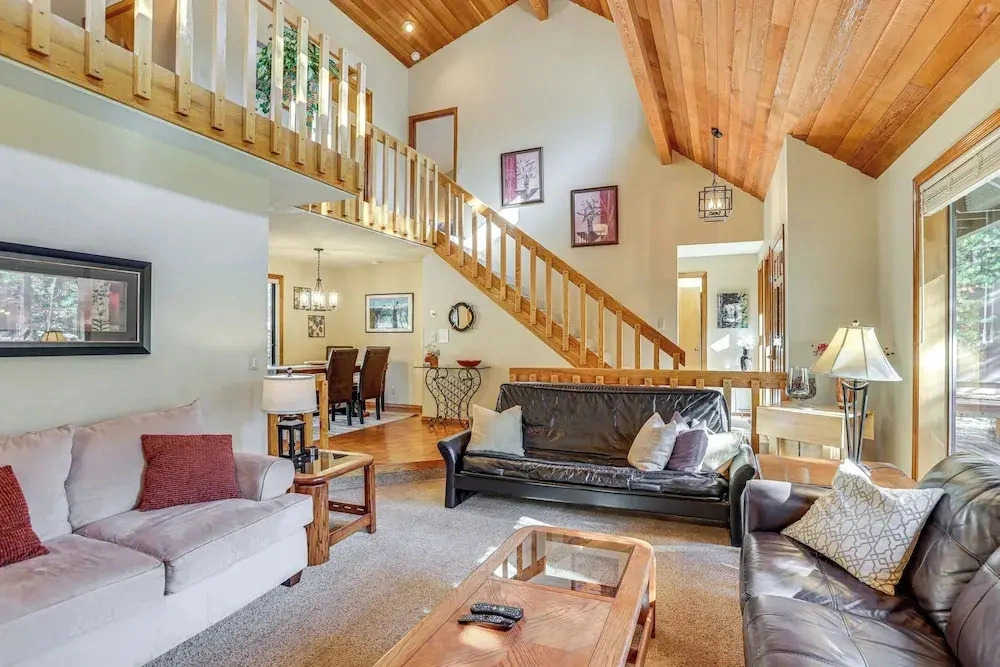 Private Hot Tub & Sharc Passes! Sunriver Home