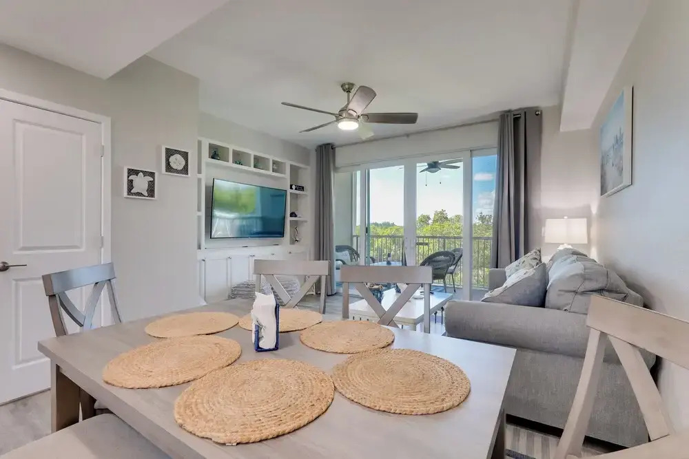 1 Mi to Beach: Coastal-zen Ruskin Retreat!