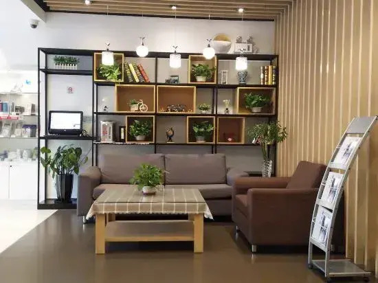Yiheng Hotel (Shanghai Hongqiao Beixinjing Subway Station)