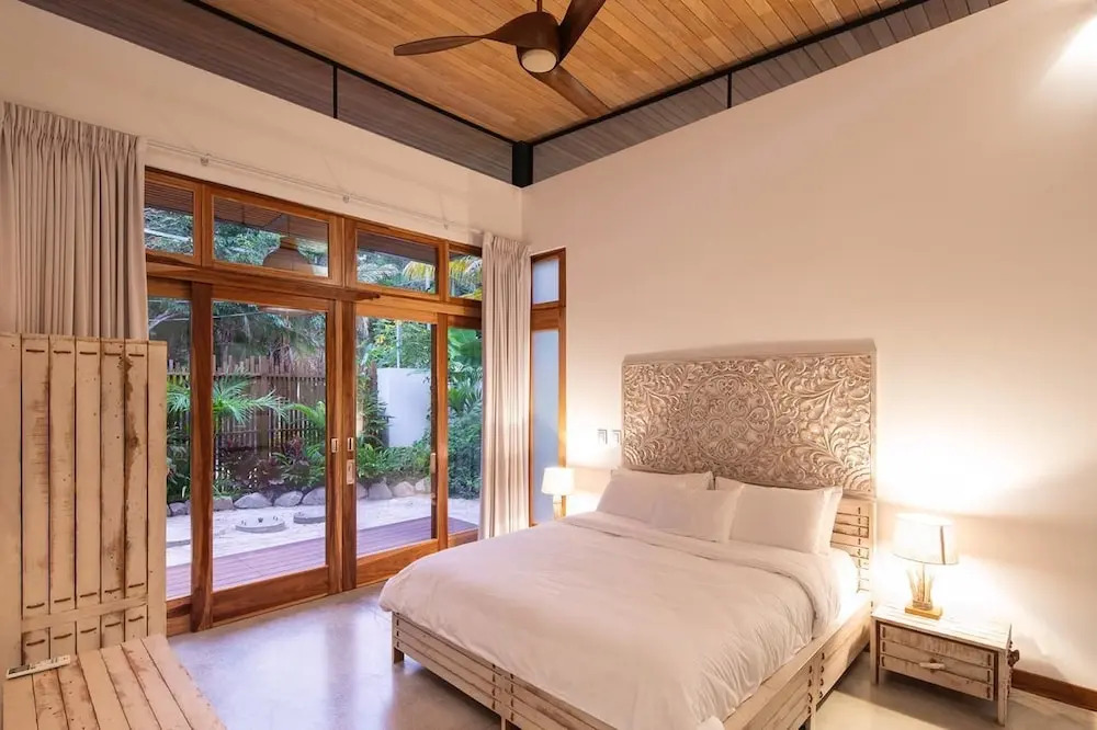 Luxury Beachfront Villa Akoya