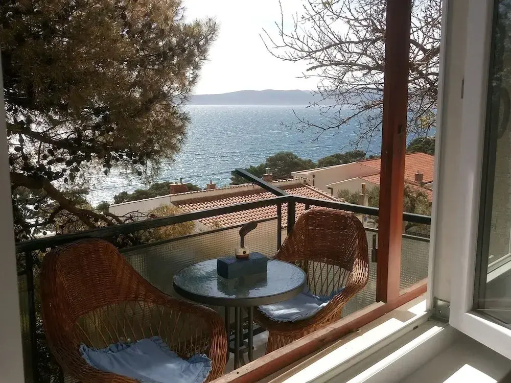 Delightfully Decorated Apartment With A Sea View 5 Minutes To The Beach